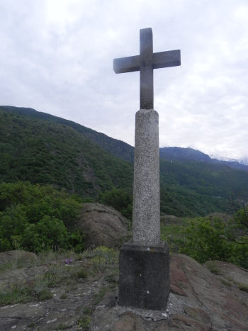 Croce in vetta al Belvedere Alto (44111 bytes)